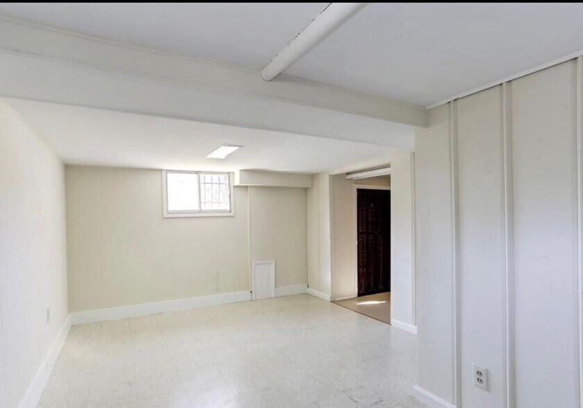 Building Photo - 1500 44th St NW