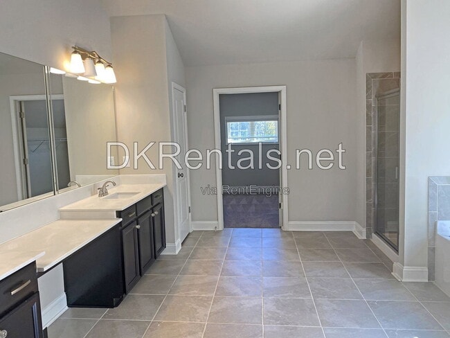 Building Photo - 582 Warrenton Run Dr