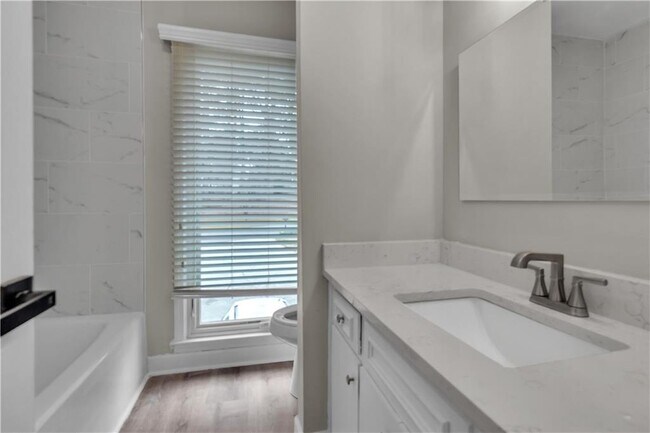 Building Photo - 4497 Glenforest Dr NE