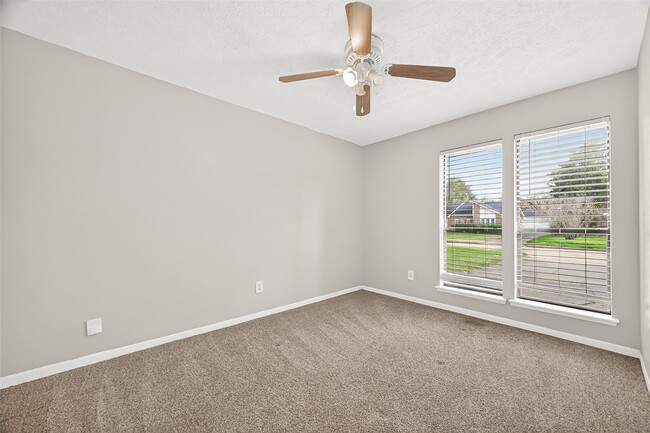 Building Photo - 21318 Park Brook Dr