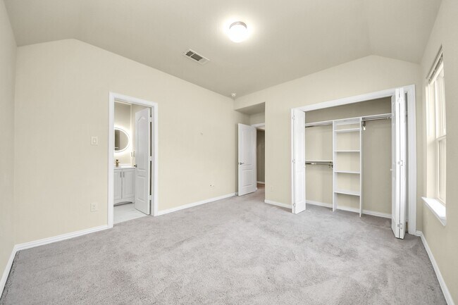 Building Photo - 30243 Twisting Springs Dr