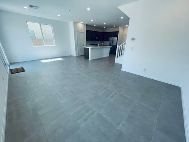 Building Photo - BEAUTIFUL 4 BEDROOM + LOFT HOME LOCATED IN...
