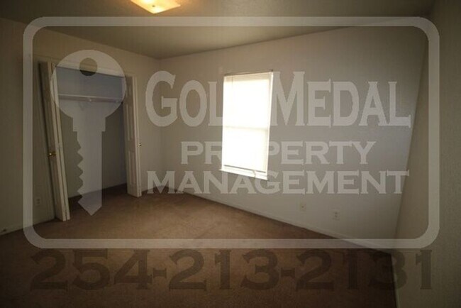 Building Photo - 2703 Lucille Dr