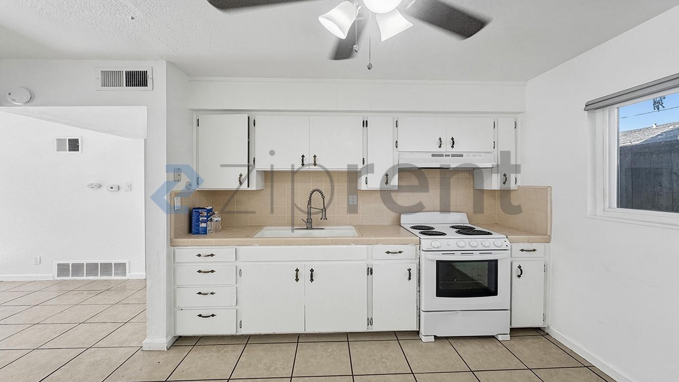 Building Photo - 132 W 18th St