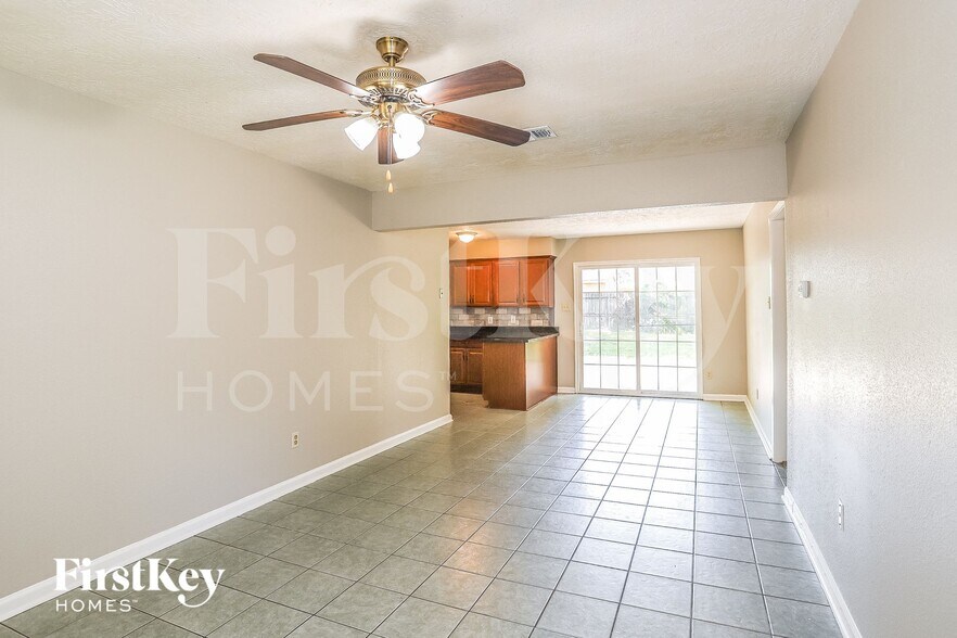 Building Photo - 16635 David Glen Dr