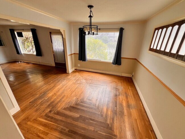 Building Photo - 2162