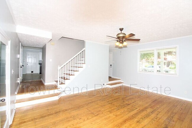 Building Photo - 5827 Hibernia Dr