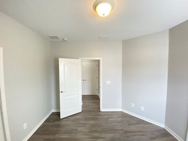 Building Photo - 7255 Shadeview Alley