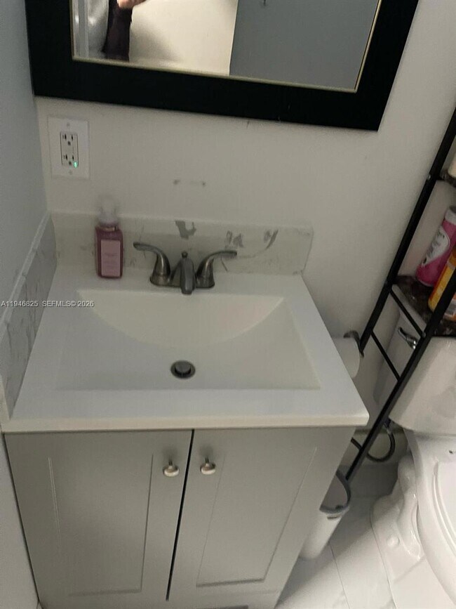 Building Photo - 10791 SW 221st St Rd