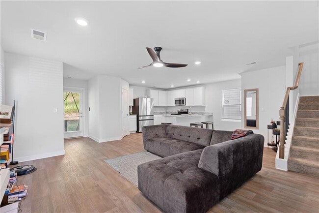 Building Photo - 3540 Station Dr