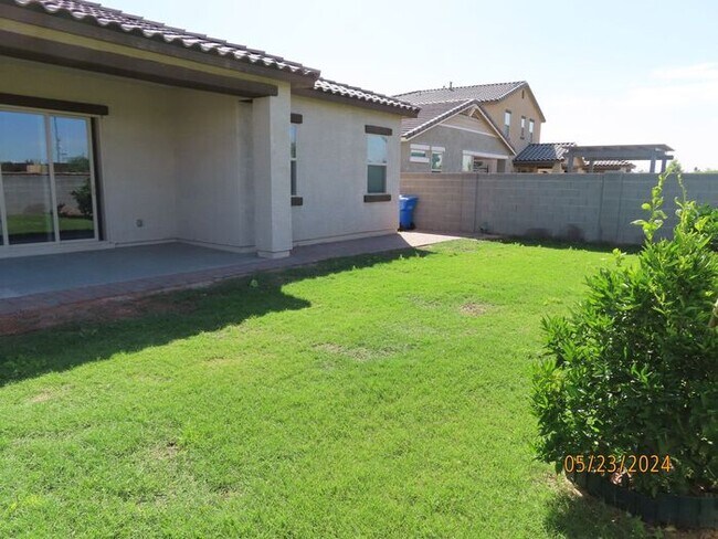 Building Photo - Beautiful 4 Bedroom 3 Bath Home in Gated C...
