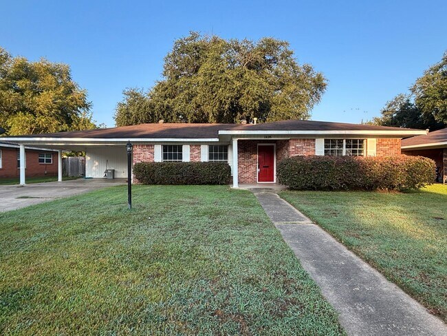 Primary Photo - COZY HOME IN SHREVE ISLAND