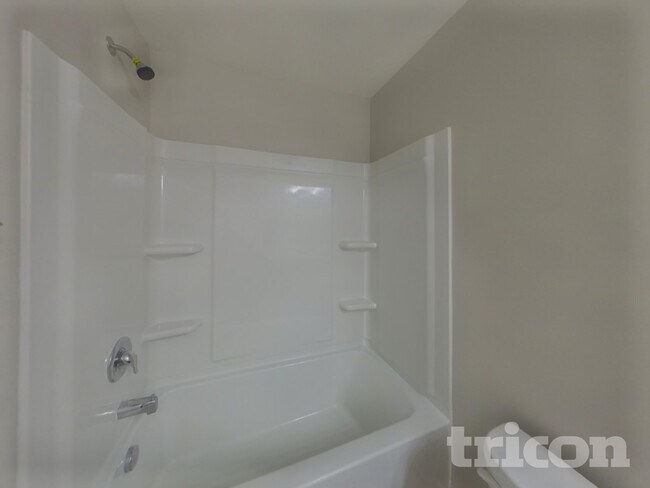 Building Photo - 2028 Stoney Pointe Cir