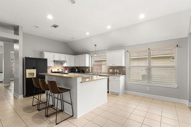 Building Photo - 20314 Pomegranate Ln
