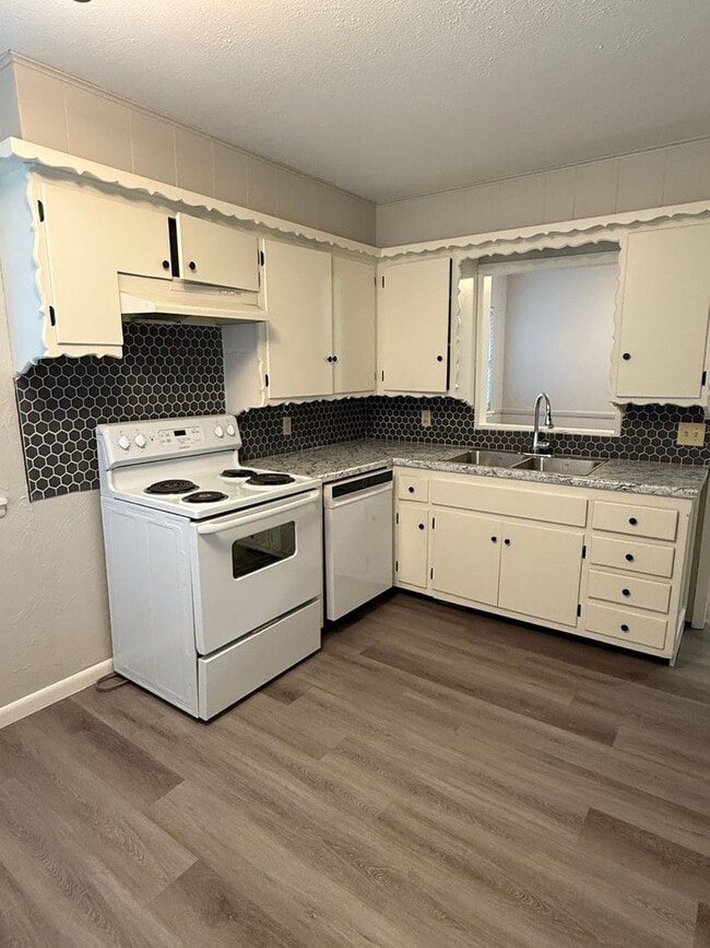 Building Photo - Updated 3 bedroom Near SWOSU $1.200/month