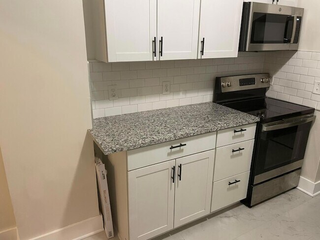 Building Photo - 287 E Woodrow Ave