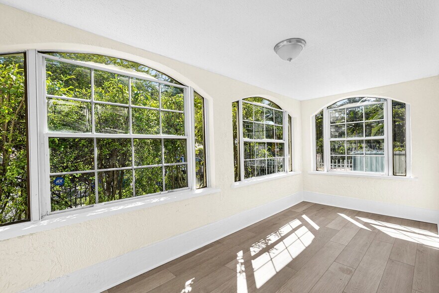 Building Photo - 511 NW 44th St