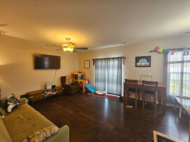 Building Photo - Welcome to Balmoral