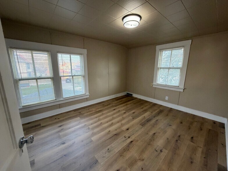 Building Photo - 708 N 10th St