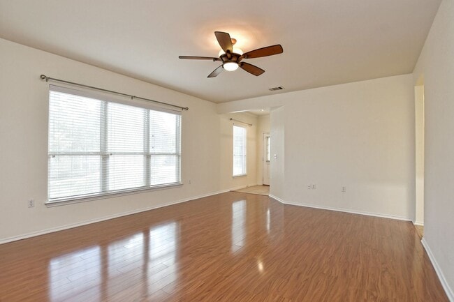 Building Photo - 815 Prairie Grass Ln