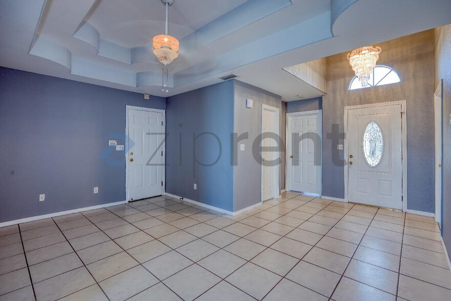 Building Photo - 6053 Blanco River St