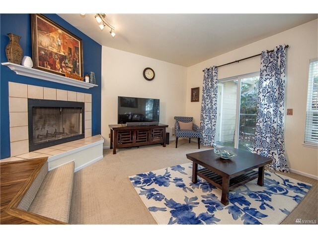 Building Photo - Beautiful Townhome 2 bedrooms and 2.5 bath...
