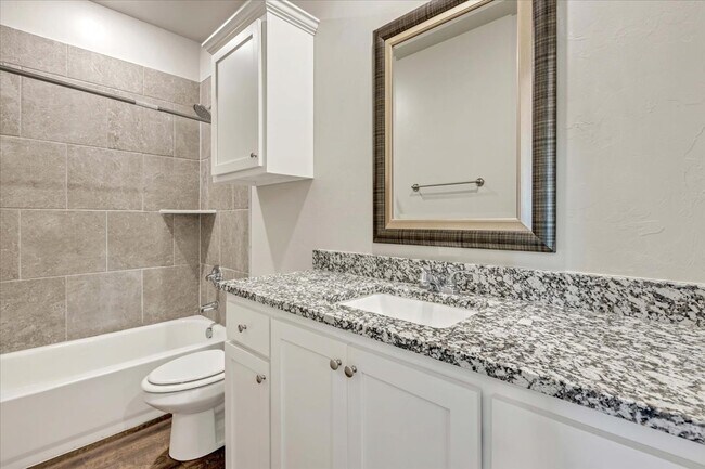 Building Photo - 414 N Tucker Ave