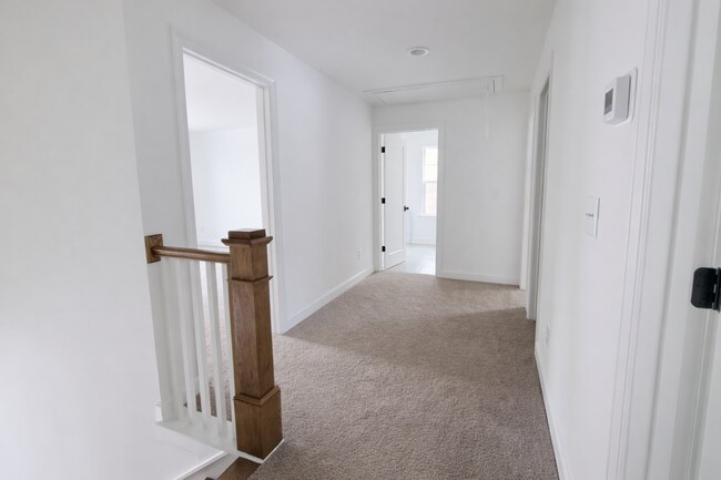 Building Photo - Beautiful 3BR 2.5BA Home in Statesville • 2 Car Garagge Tours