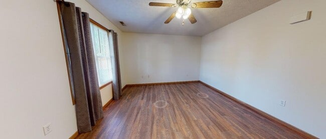 Building Photo - 909 W Cherry St