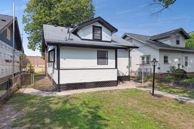 Building Photo - 4105 2nd Ave S