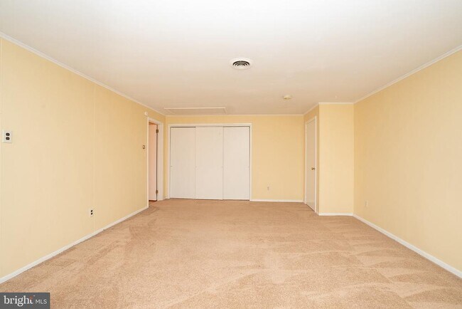 Building Photo - 15 Cranbury Rd