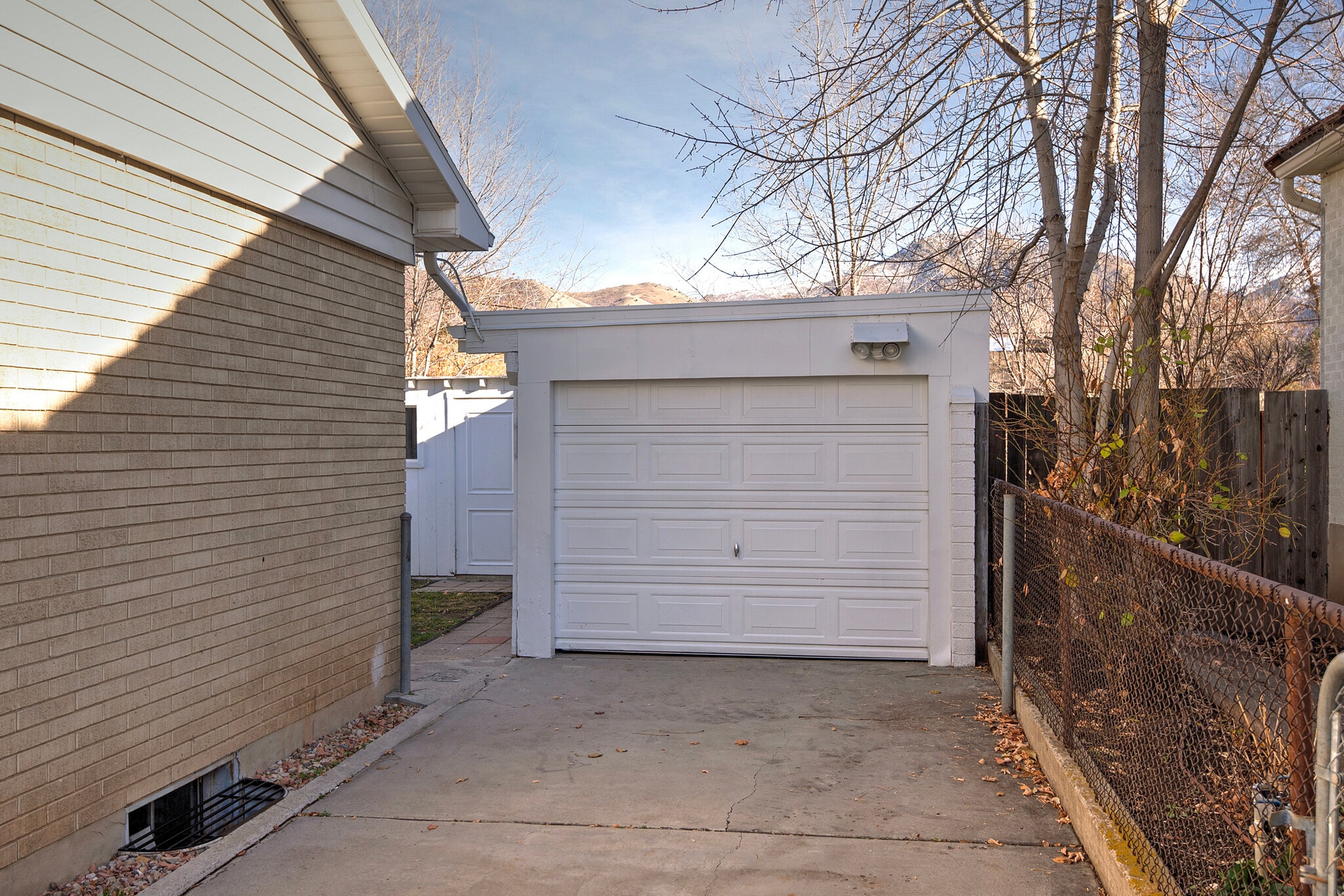 Single Car Parking - 2723 S Melbourne St