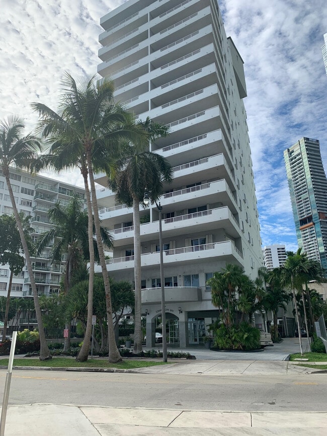 Building Photo - 1402 Brickell Bay Dr
