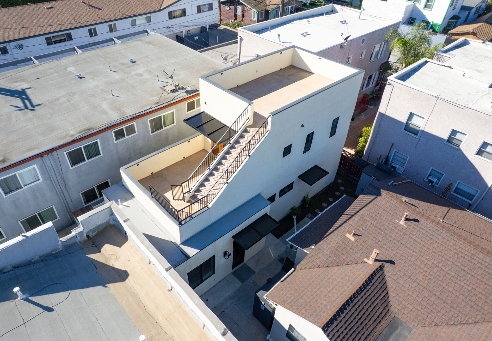 Building Photo - 2430 E 7th St