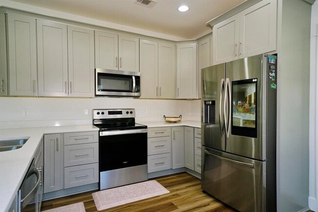 Building Photo - 168 Engelbrecht Rd