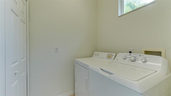 Building Photo - 6715 Pebble Beach Way