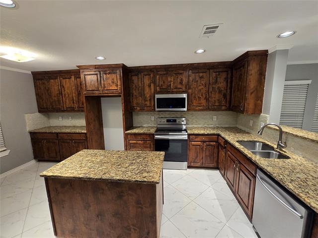 Building Photo - 700 White Fields Way