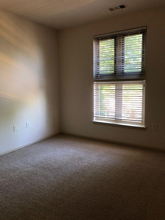 Building Photo - 4241 Summit Corner Dr