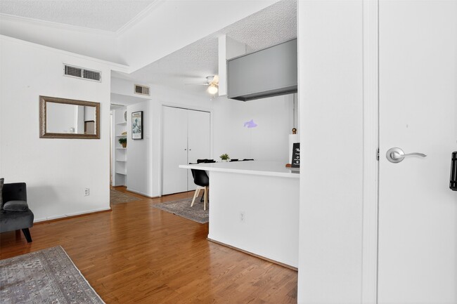 Building Photo - 3770 Lovers Wood Ln