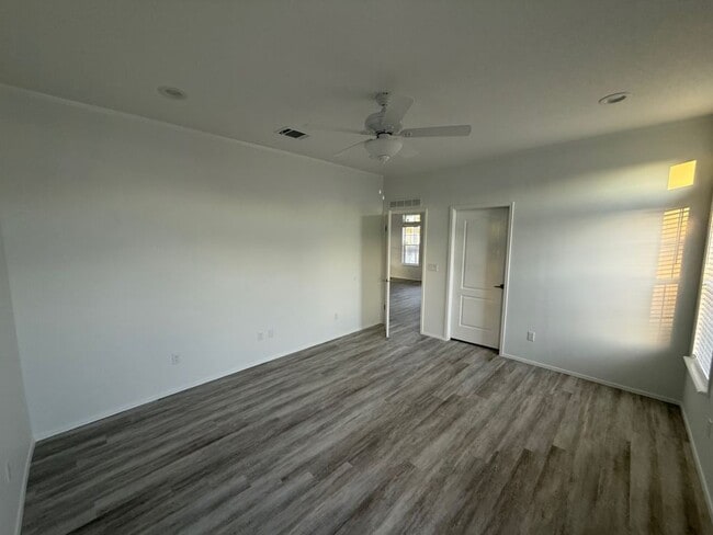 Building Photo - 362 Tahitian Dr