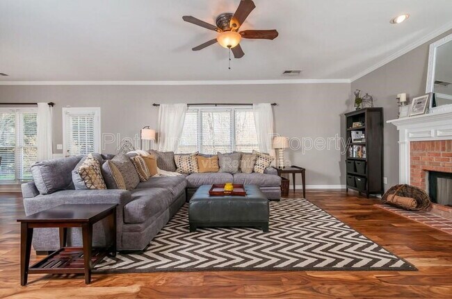 Building Photo - 925 Briars Bend