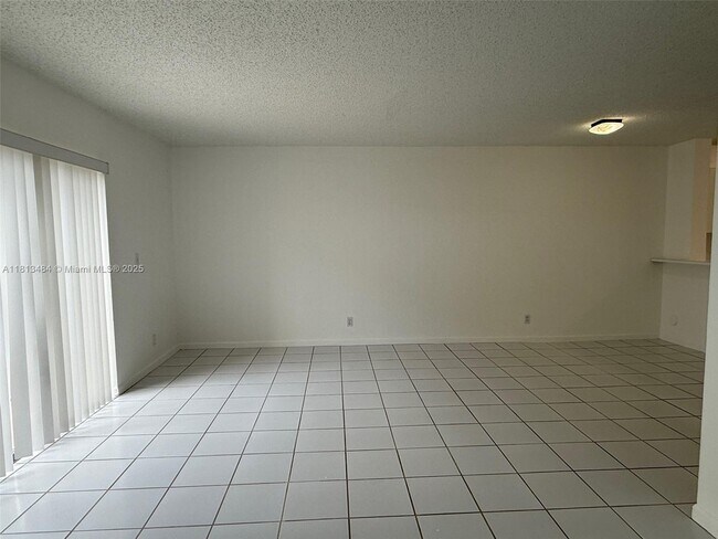 Building Photo - 17432 SW 140th Ct