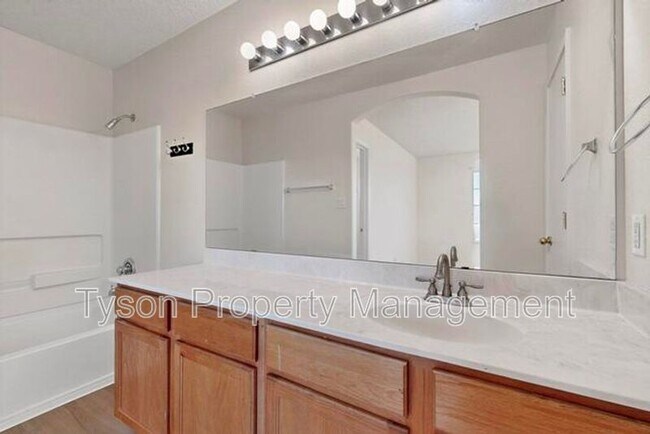 Building Photo - 8001 Vinemont Pl NW