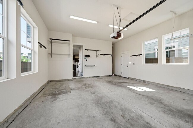 Building Photo - 3485 SE Birchleaf St