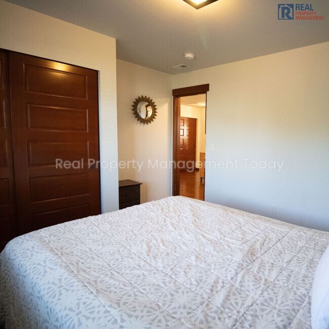 Building Photo - 4 Bedroom House in Puyallup! (Virtual Tour Available)