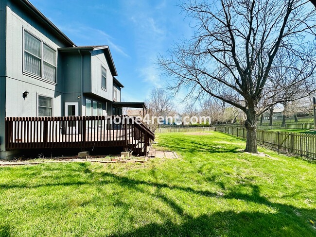 Building Photo - Beautiful Overland Park Home in Blue Valle...