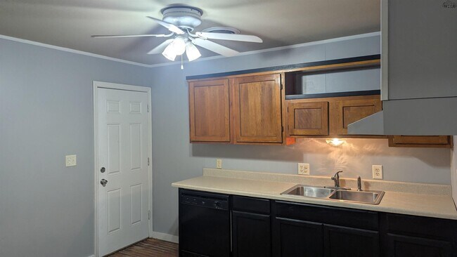 Building Photo - 1400 34th St