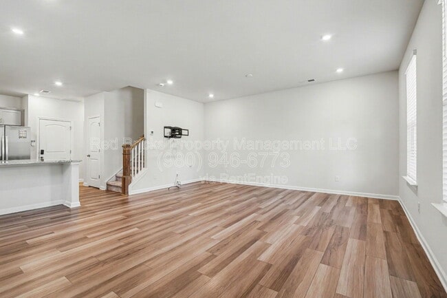 Building Photo - 7718 Nelson Rd