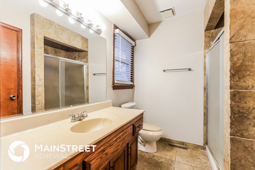 Building Photo - 14835 S Locust St