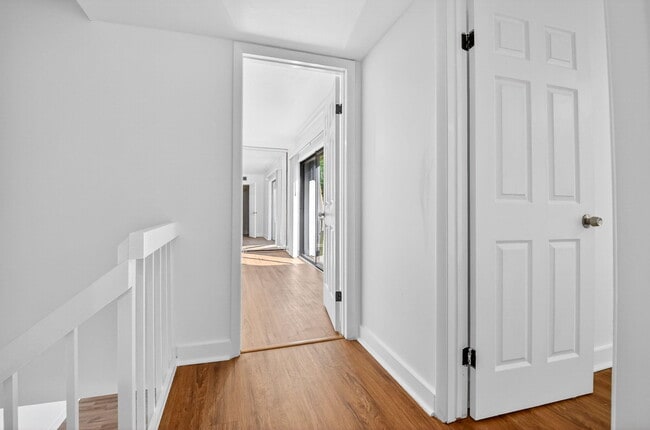 Building Photo - 198 Lake Arbor Dr